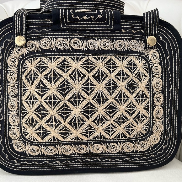 Handbag of Aceh, The Beauty and Artistry of Hand-Cratted Bag - Picture 4 of 5